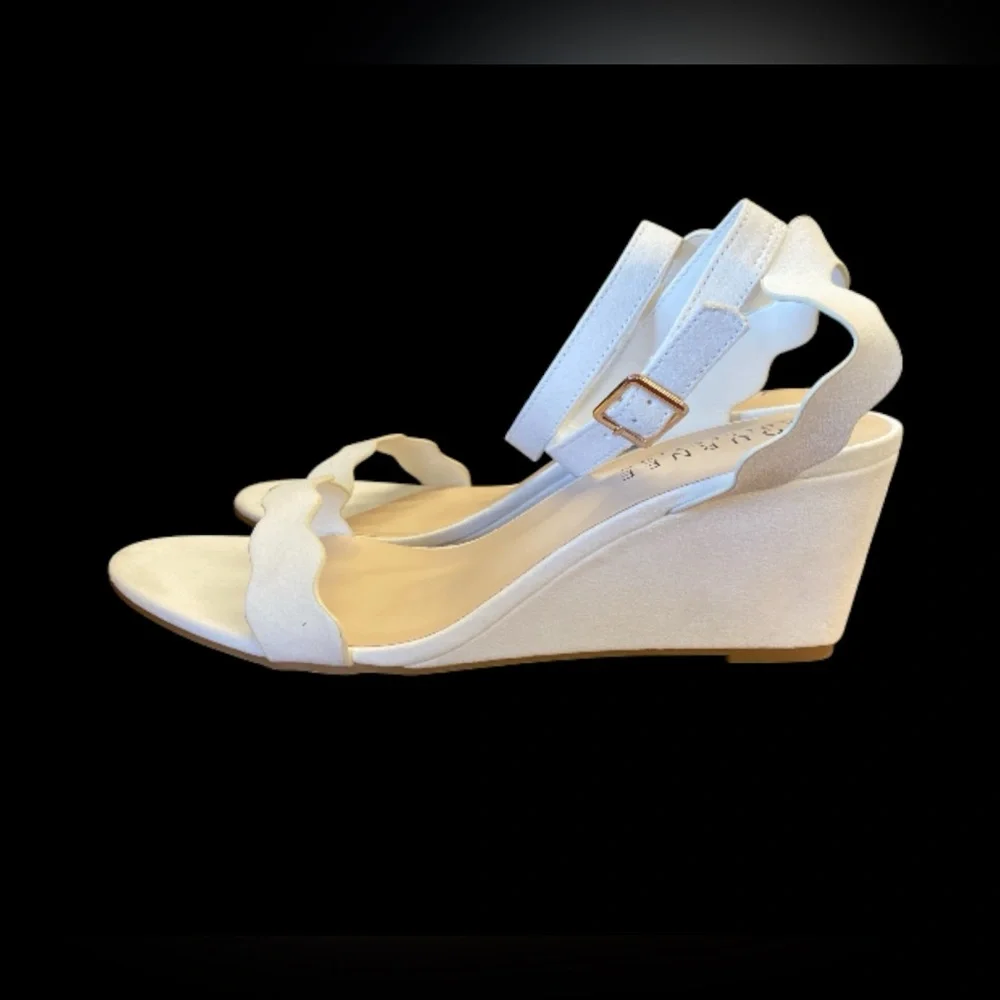 Journee Collection White Scalloped Wedge Sandals